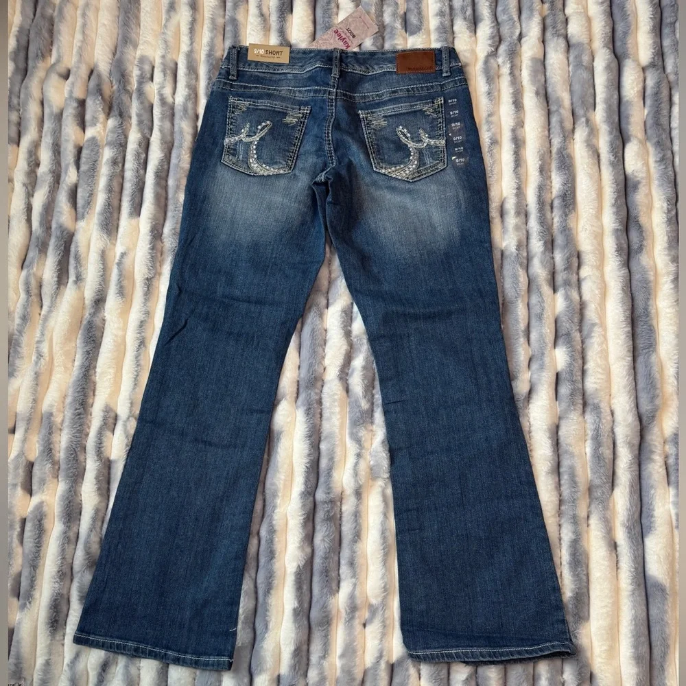 Women's Maurices Kaylee Blue Jeans Short - Picture 3 of 7